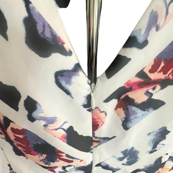 Floral Print Sleeveless Dress - Picture 5 of 6